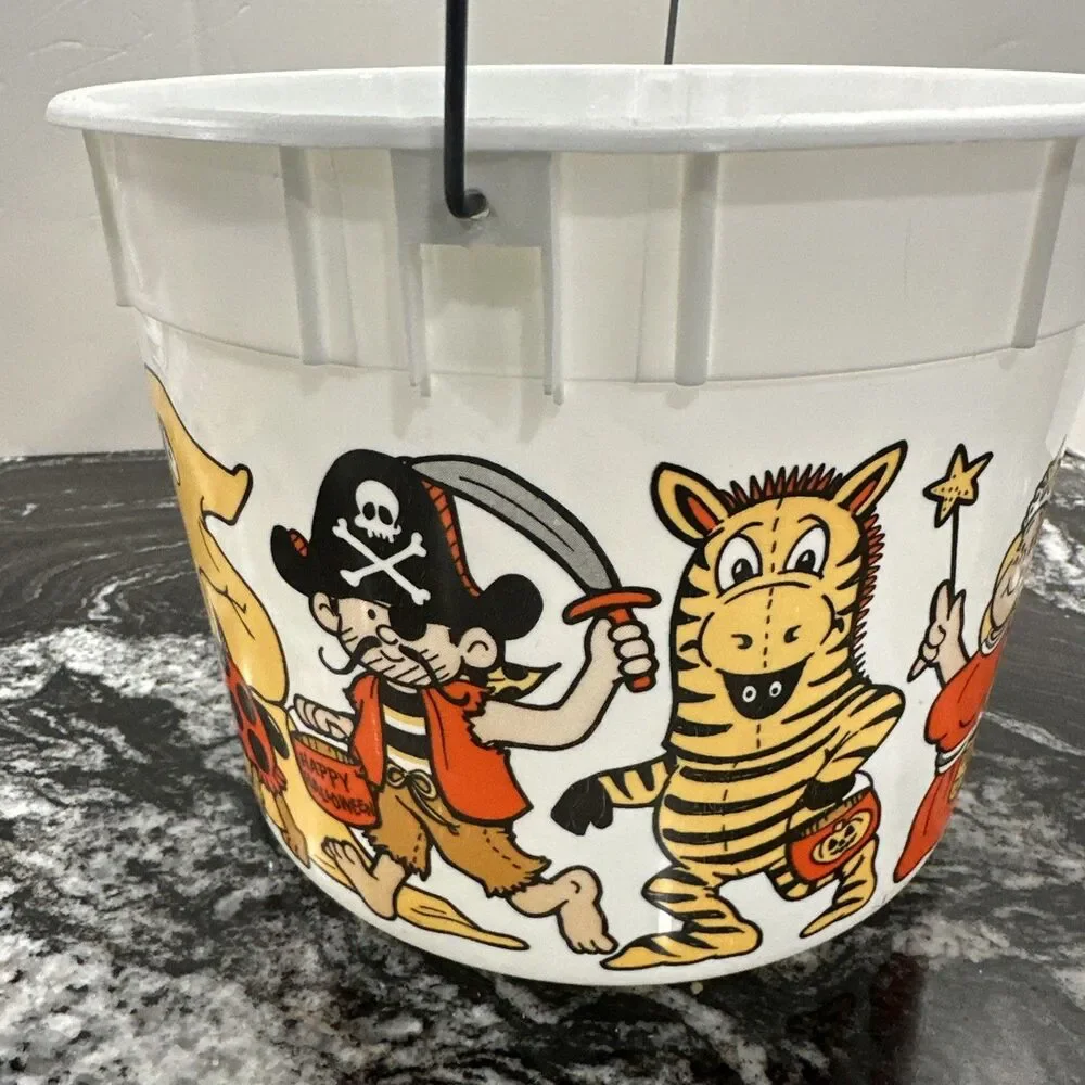 Vintage Shamrock Industries Halloween pail metal handle trick or treaters